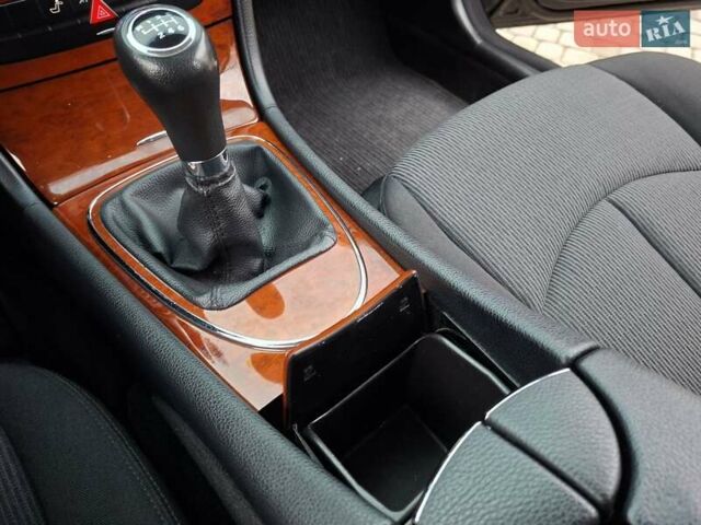 Чорний Мерседес Е-Клас, об'ємом двигуна 1.8 л та пробігом 340 тис. км за 8500 $, фото 14 на Automoto.ua