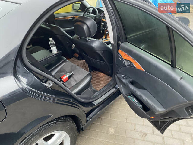 Черный Мерседес Е-Класс, объемом двигателя 2.2 л и пробегом 297 тыс. км за 8900 $, фото 12 на Automoto.ua