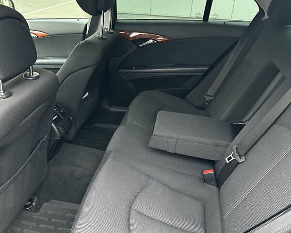 Черный Мерседес Е-Класс, объемом двигателя 1.8 л и пробегом 164 тыс. км за 9100 $, фото 6 на Automoto.ua