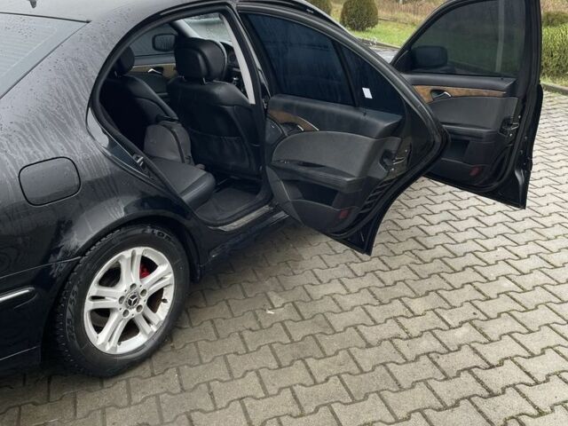 Черный Мерседес Е-Класс, объемом двигателя 2.1 л и пробегом 375 тыс. км за 8200 $, фото 4 на Automoto.ua