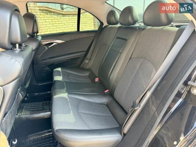 Чорний Мерседес Е-Клас, об'ємом двигуна 2.15 л та пробігом 263 тис. км за 9800 $, фото 76 на Automoto.ua