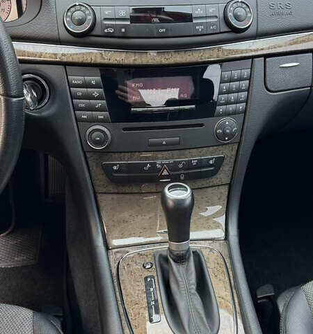 Чорний Мерседес Е-Клас, об'ємом двигуна 1.8 л та пробігом 125 тис. км за 10000 $, фото 8 на Automoto.ua