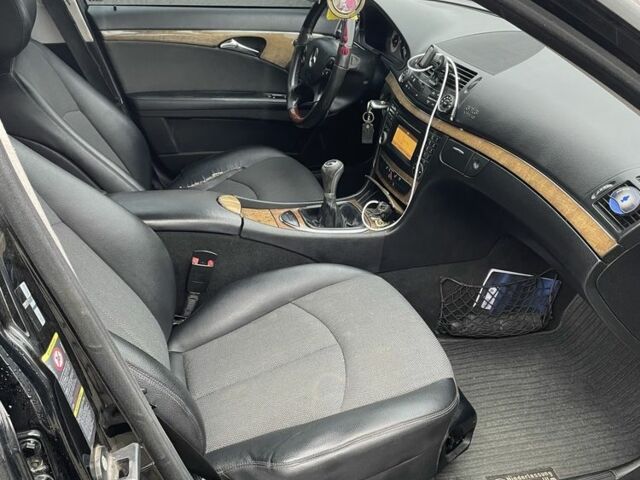 Черный Мерседес Е-Класс, объемом двигателя 2.1 л и пробегом 375 тыс. км за 8200 $, фото 3 на Automoto.ua