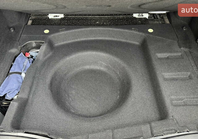 Чорний Мерседес Е-Клас, об'ємом двигуна 1.8 л та пробігом 125 тис. км за 10000 $, фото 12 на Automoto.ua