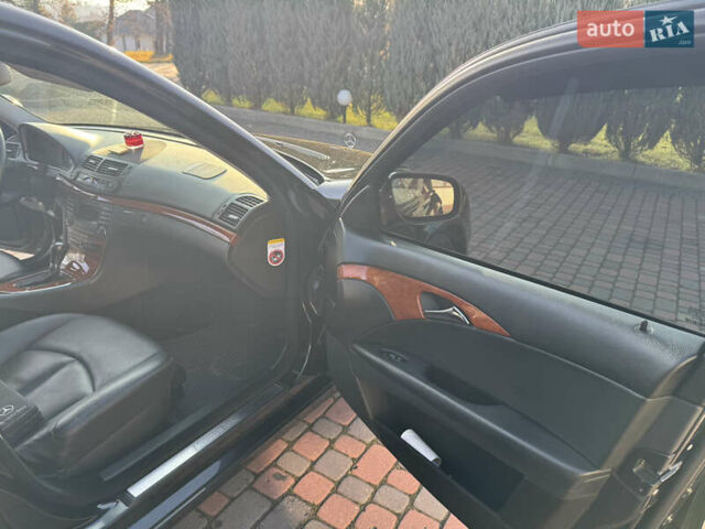 Чорний Мерседес Е-Клас, об'ємом двигуна 2.15 л та пробігом 380 тис. км за 10200 $, фото 40 на Automoto.ua