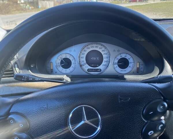 Черный Мерседес Е-Класс, объемом двигателя 1.8 л и пробегом 300 тыс. км за 10900 $, фото 3 на Automoto.ua