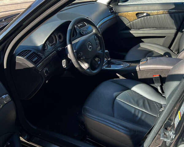 Черный Мерседес Е-Класс, объемом двигателя 3 л и пробегом 138 тыс. км за 15400 $, фото 6 на Automoto.ua