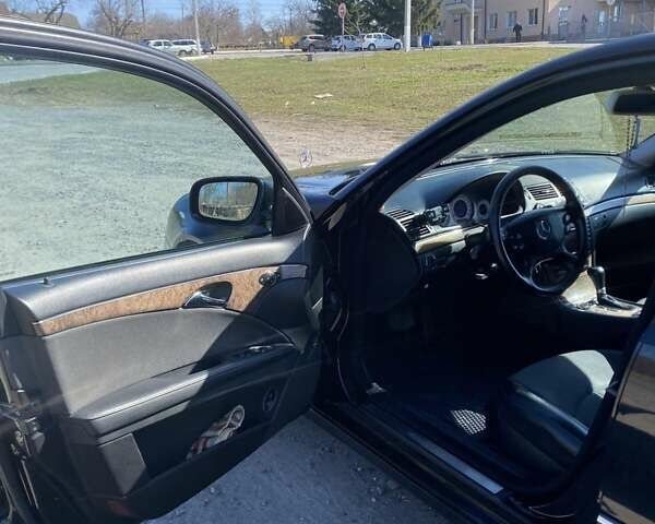 Черный Мерседес Е-Класс, объемом двигателя 1.8 л и пробегом 300 тыс. км за 10900 $, фото 8 на Automoto.ua