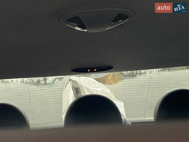 Черный Мерседес Е-Класс, объемом двигателя 2.2 л и пробегом 297 тыс. км за 8900 $, фото 30 на Automoto.ua