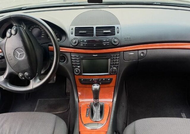 Черный Мерседес Е-Класс, объемом двигателя 2.2 л и пробегом 379 тыс. км за 7800 $, фото 4 на Automoto.ua