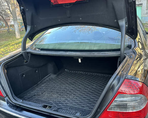 Чорний Мерседес Е-Клас, об'ємом двигуна 3 л та пробігом 196 тис. км за 7200 $, фото 14 на Automoto.ua