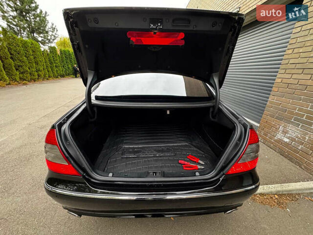 Черный Мерседес Е-Класс, объемом двигателя 3 л и пробегом 138 тыс. км за 15400 $, фото 7 на Automoto.ua