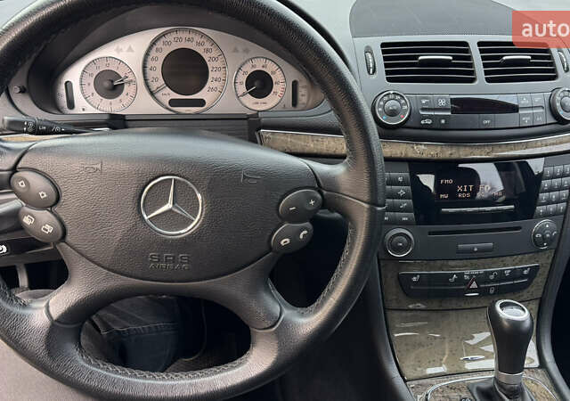 Чорний Мерседес Е-Клас, об'ємом двигуна 1.8 л та пробігом 125 тис. км за 10000 $, фото 16 на Automoto.ua