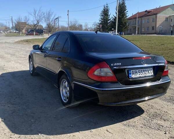 Черный Мерседес Е-Класс, объемом двигателя 1.8 л и пробегом 300 тыс. км за 10900 $, фото 10 на Automoto.ua