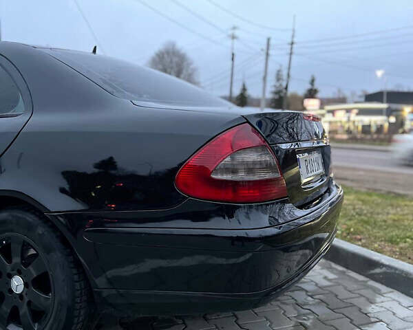 Черный Мерседес Е-Класс, объемом двигателя 2.15 л и пробегом 323 тыс. км за 7800 $, фото 5 на Automoto.ua