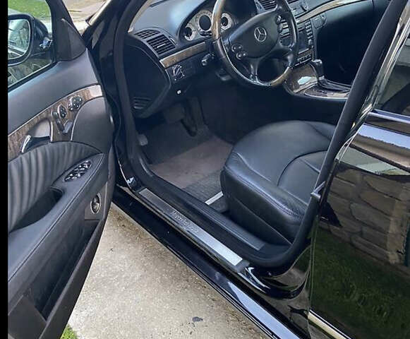 Чорний Мерседес Е-Клас, об'ємом двигуна 3 л та пробігом 195 тис. км за 13000 $, фото 4 на Automoto.ua