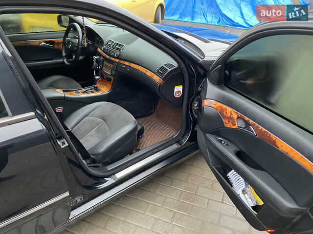 Черный Мерседес Е-Класс, объемом двигателя 2.2 л и пробегом 297 тыс. км за 8900 $, фото 13 на Automoto.ua