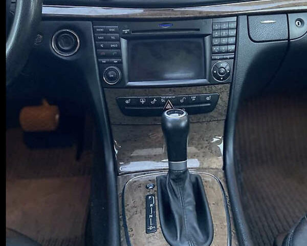 Чорний Мерседес Е-Клас, об'ємом двигуна 3 л та пробігом 195 тис. км за 13000 $, фото 7 на Automoto.ua