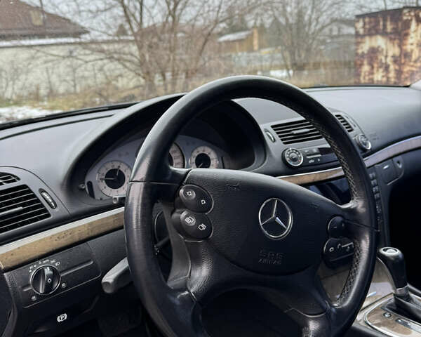 Черный Мерседес Е-Класс, объемом двигателя 3 л и пробегом 214 тыс. км за 8700 $, фото 5 на Automoto.ua