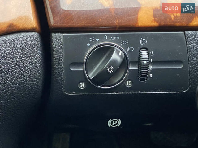 Черный Мерседес Е-Класс, объемом двигателя 2.2 л и пробегом 297 тыс. км за 8900 $, фото 26 на Automoto.ua