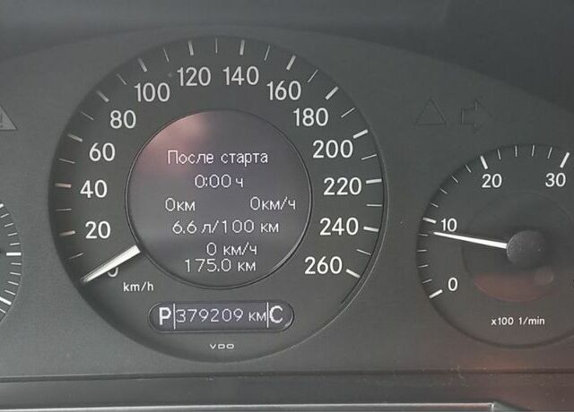 Черный Мерседес Е-Класс, объемом двигателя 2.2 л и пробегом 379 тыс. км за 7800 $, фото 5 на Automoto.ua