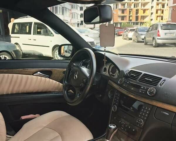 Чорний Мерседес Е-Клас, об'ємом двигуна 3 л та пробігом 263 тис. км за 9700 $, фото 5 на Automoto.ua