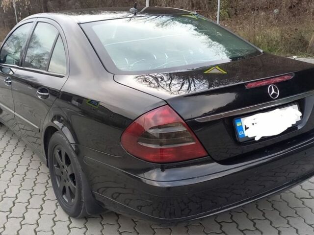 Черный Мерседес Е-Класс, объемом двигателя 2.2 л и пробегом 379 тыс. км за 7800 $, фото 3 на Automoto.ua