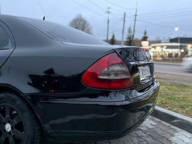 Черный Мерседес Е-Класс, объемом двигателя 2.1 л и пробегом 323 тыс. км за 7800 $, фото 5 на Automoto.ua