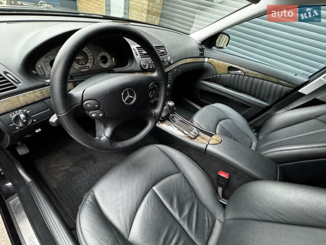 Черный Мерседес Е-Класс, объемом двигателя 3 л и пробегом 138 тыс. км за 15400 $, фото 10 на Automoto.ua