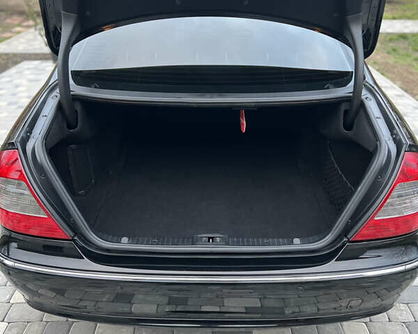 Черный Мерседес Е-Класс, объемом двигателя 1.8 л и пробегом 202 тыс. км за 10000 $, фото 11 на Automoto.ua