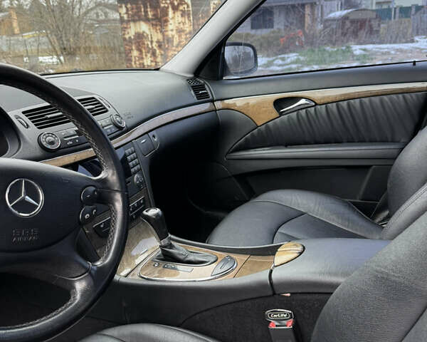Черный Мерседес Е-Класс, объемом двигателя 3 л и пробегом 214 тыс. км за 8700 $, фото 7 на Automoto.ua