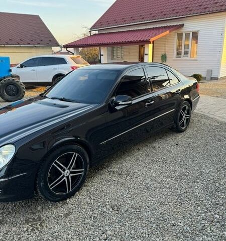 Черный Мерседес Е-Класс, объемом двигателя 3 л и пробегом 290 тыс. км за 11000 $, фото 1 на Automoto.ua