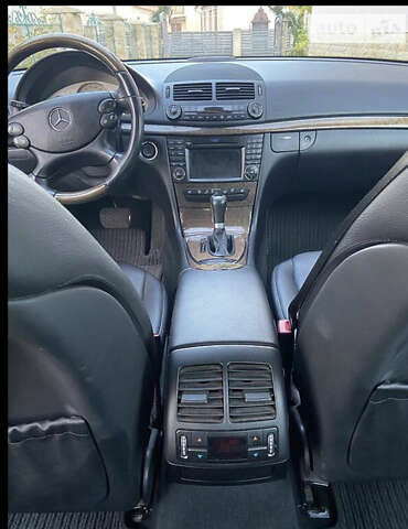 Чорний Мерседес Е-Клас, об'ємом двигуна 3 л та пробігом 195 тис. км за 13000 $, фото 8 на Automoto.ua