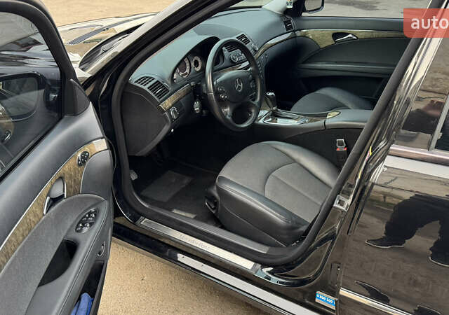 Чорний Мерседес Е-Клас, об'ємом двигуна 1.8 л та пробігом 125 тис. км за 10000 $, фото 9 на Automoto.ua