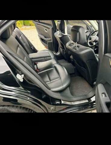 Черный Мерседес Е-Класс, объемом двигателя 2.2 л и пробегом 262 тыс. км за 10500 $, фото 12 на Automoto.ua