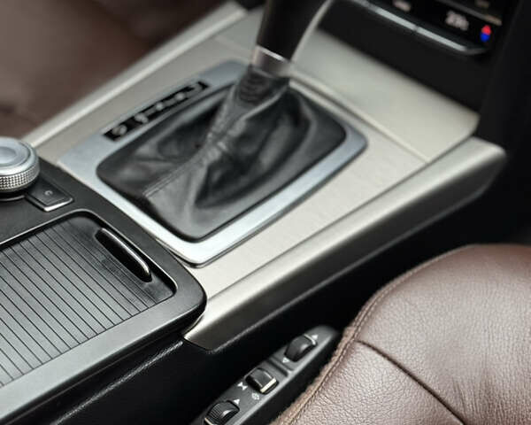 Черный Мерседес Е-Класс, объемом двигателя 2.2 л и пробегом 330 тыс. км за 13500 $, фото 20 на Automoto.ua