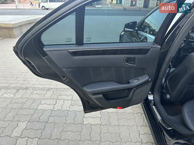 Черный Мерседес Е-Класс, объемом двигателя 3 л и пробегом 225 тыс. км за 11000 $, фото 29 на Automoto.ua