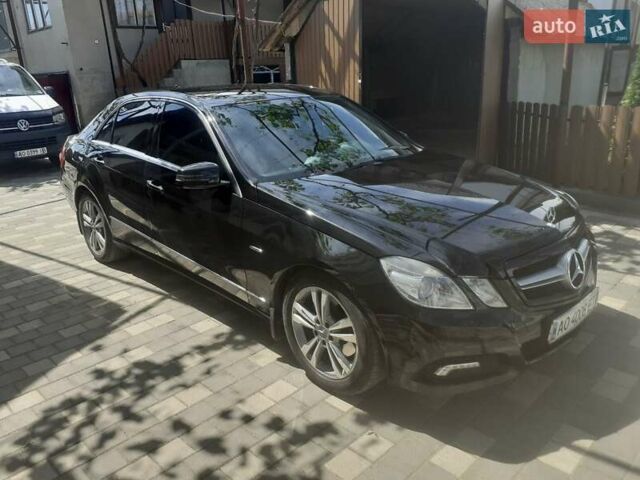 Черный Мерседес Е-Класс, объемом двигателя 2.15 л и пробегом 256 тыс. км за 12300 $, фото 3 на Automoto.ua
