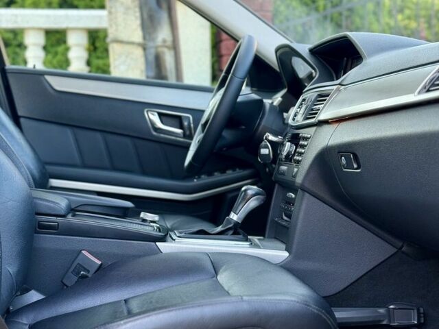 Черный Мерседес Е-Класс, объемом двигателя 2.1 л и пробегом 300 тыс. км за 12700 $, фото 18 на Automoto.ua