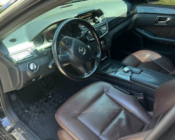 Чорний Мерседес Е-Клас, об'ємом двигуна 2.99 л та пробігом 314 тис. км за 11000 $, фото 10 на Automoto.ua