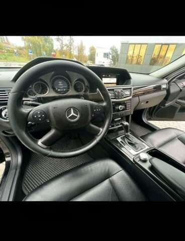 Черный Мерседес Е-Класс, объемом двигателя 2.2 л и пробегом 262 тыс. км за 10500 $, фото 16 на Automoto.ua