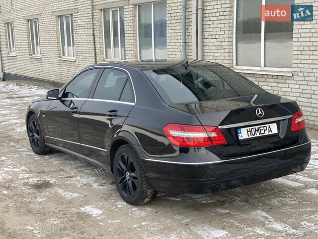 Мерседес Е-Класс 2009 в Львове на Automoto.ua Черный Мерседес Е-Класс, объемом двигателя 2.14 л и пробегом 360 тыс. км за 11600 $, фото 2 на Automoto.ua
