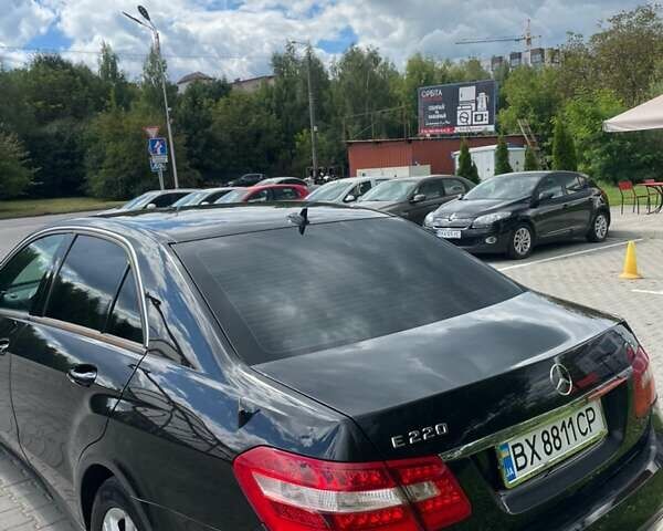Черный Мерседес Е-Класс, объемом двигателя 2.2 л и пробегом 330 тыс. км за 10500 $, фото 6 на Automoto.ua