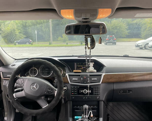 Черный Мерседес Е-Класс, объемом двигателя 2.2 л и пробегом 330 тыс. км за 10500 $, фото 15 на Automoto.ua