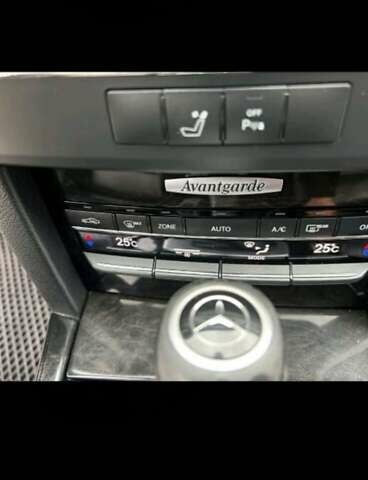 Черный Мерседес Е-Класс, объемом двигателя 2.2 л и пробегом 262 тыс. км за 10500 $, фото 13 на Automoto.ua