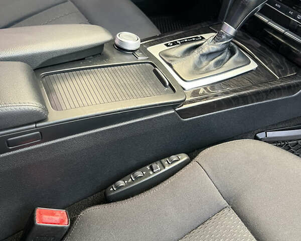 Черный Мерседес Е-Класс, объемом двигателя 2.2 л и пробегом 320 тыс. км за 12500 $, фото 29 на Automoto.ua