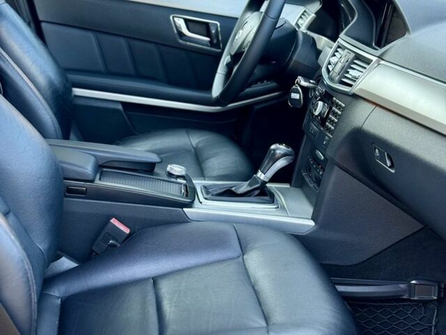 Черный Мерседес Е-Класс, объемом двигателя 2.1 л и пробегом 300 тыс. км за 12700 $, фото 19 на Automoto.ua