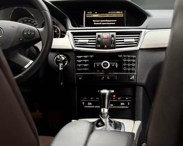 Черный Мерседес Е-Класс, объемом двигателя 2.2 л и пробегом 330 тыс. км за 13500 $, фото 17 на Automoto.ua