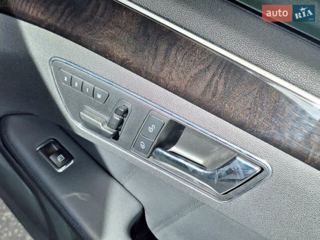 Черный Мерседес Е-Класс, объемом двигателя 5.5 л и пробегом 201 тыс. км за 16300 $, фото 25 на Automoto.ua