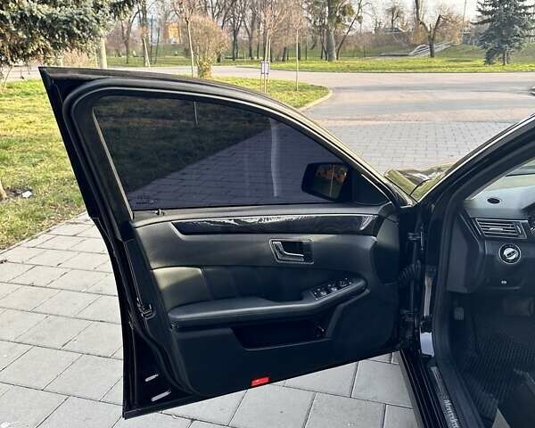 Чорний Мерседес Е-Клас, об'ємом двигуна 3 л та пробігом 324 тис. км за 11999 $, фото 20 на Automoto.ua